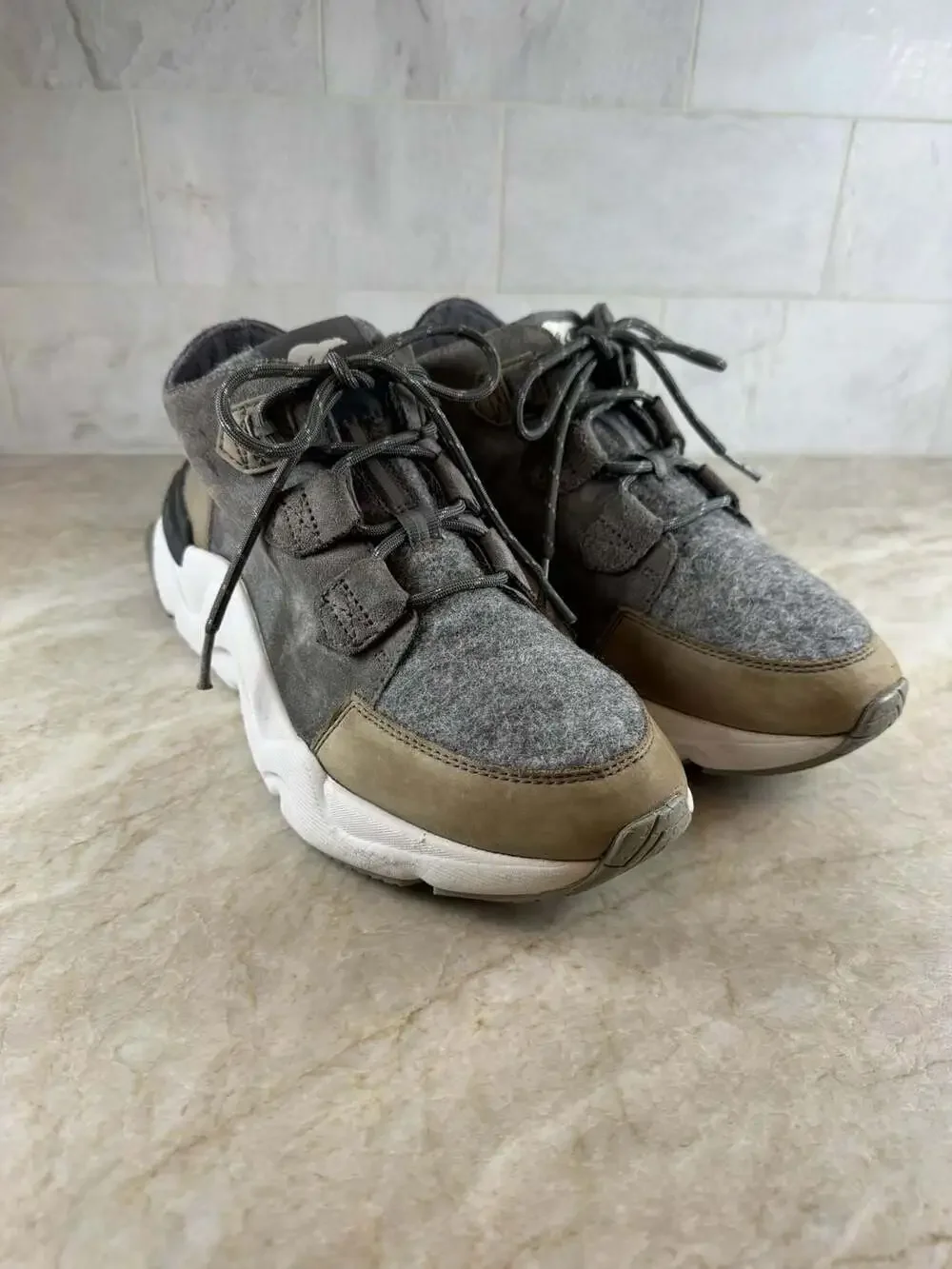 Sorel Kinetic Breakthru Caribou Waterproof Sneaker Boots Gray Women 8.5